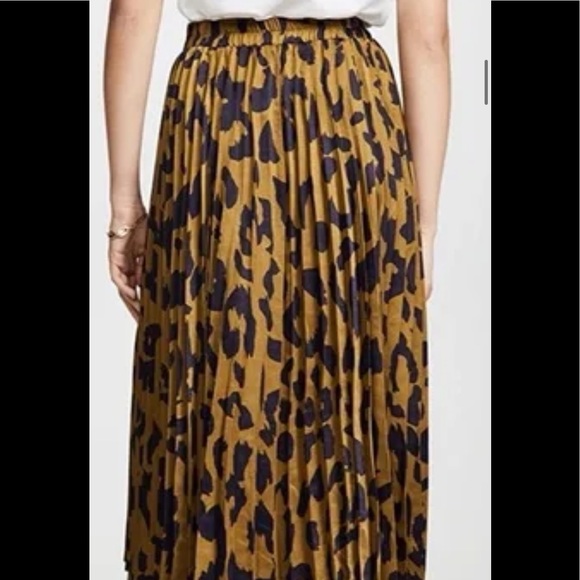 Moon river pleated skirt. Never worn - Picture 5 of 5